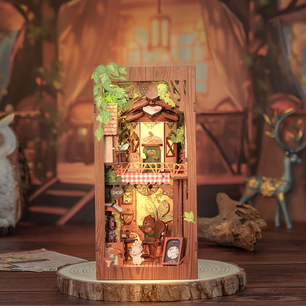 Cutebee Book Nook: Squirrel Collector