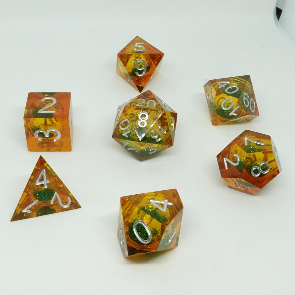 Dice Chronicle: Poly 7 Set Cube Liquid Core Molten