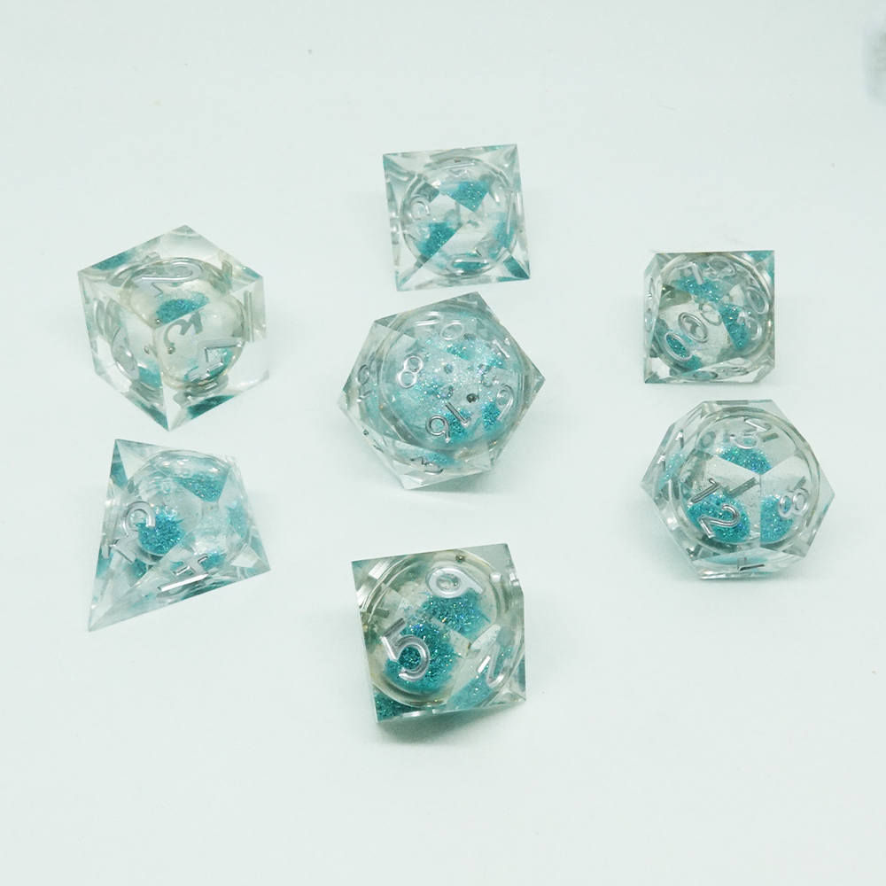 Dice Chronicle: Poly 7 Set Cube Liquid Core Molten