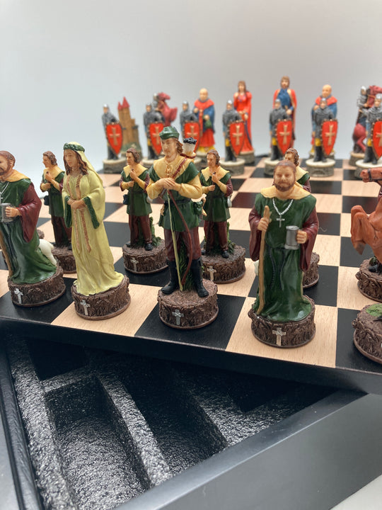 Chess Set Worldwise: Robin Hood Resin Chessmen on Black/Maple Chest